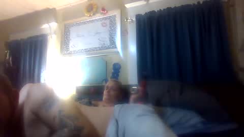 ShawnandJenn online show from December 2, 10:39 am