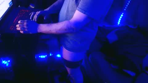 Snapshot of shawntheone3535b chatting on April 19, 6:21 pm shawntheone online show from April 19, 6:21 pm