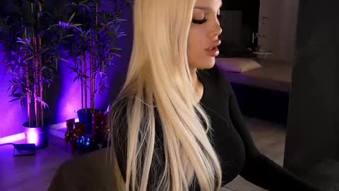 shayblonde online show from February 26, 8:11 pm