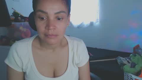 Snapshot of shayna_cute chatting on October 5, 9:24 pm Shayna online show from October 5, 9:24 pm