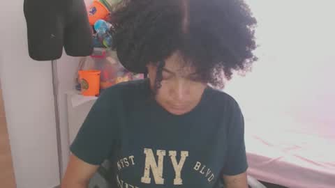 Snapshot of shayna_cute chatting on October 18, 1:01 pm Shayna online show from October 18, 1:01 pm