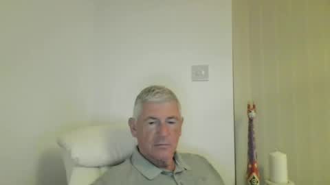 Snapshot of she52 chatting on June 3, 9:42 pm she52 online show from June 3, 9:42 pm