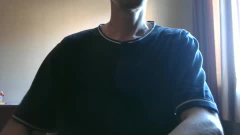 Snapshot of shedevr02 chatting on November 9, 5:39 am Roger online show from November 9, 5:39 am