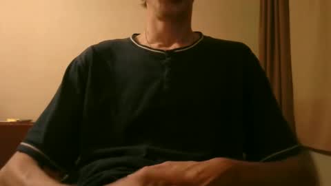 Snapshot of shedevr02 chatting on December 20, 7:32 pm Roger online show from December 20, 7:32 pm