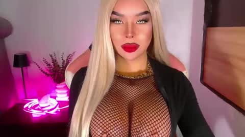 sheenafrost online show from April 11, 7:18 pm