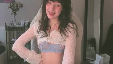 Snapshot of sheeny_shy chatting on April 22, 11:34 am Chiara online show from April 22, 11:34 am