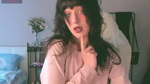 Snapshot of sheeny_shy chatting on May 27, 10:56 am Chiara online show from May 27, 10:56 am