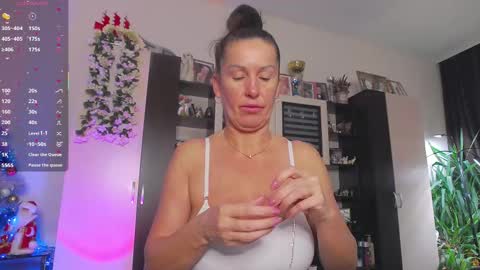 Snapshot of sheilaryan chatting on January 10, 4:47 am Sheila GMT 2 Tuesday Wednesday Friday Saturday Sunday- 8 5 online show from January 10, 4:47 am