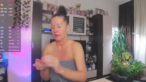 Snapshot of sheilaryan chatting on January 13, 4:40 am Sheila GMT 2 Tuesday Wednesday Friday Saturday Sunday- 8 5 online show from January 13, 4:40 am