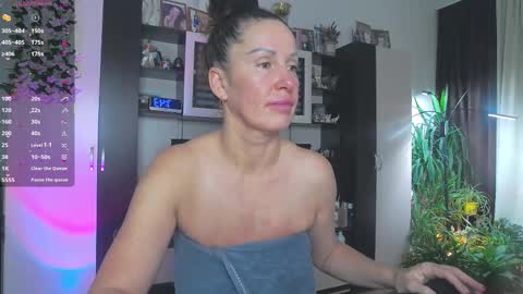 Snapshot of sheilaryan chatting on February 3, 4:43 am Sheila GMT 2 Tuesday Wednesday Friday Saturday Sunday- 8 5 online show from February 3, 4:43 am