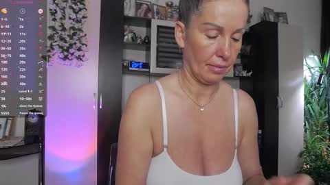 Snapshot of sheilaryan chatting on February 21, 4:46 am Sheila GMT 2 Tuesday Wednesday Friday Saturday Sunday- 8 5 online show from February 21, 4:46 am