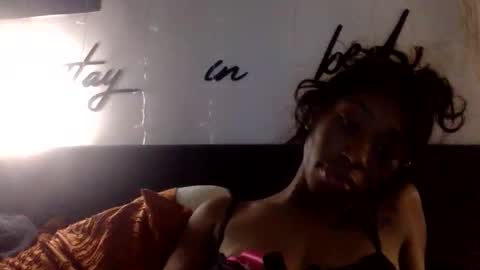 Snapshot of sheisloladaze chatting on December 17, 6:19 am Lola online show from December 17, 6:19 am