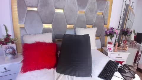 Snapshot of shellbydior chatting on February 7, 11:03 pm shellbydior online show from February 7, 11:03 pm