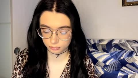 Alice online show from April 9, 3:17 pm