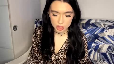 Alice online show from April 11, 3:27 pm