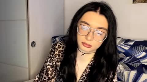 Alice online show from April 12, 3:06 pm