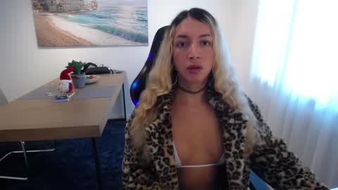 Shellsy H   online show from December 31, 9:21 am