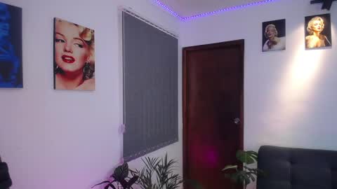 Shellsy H   online show from February 4, 8:17 pm