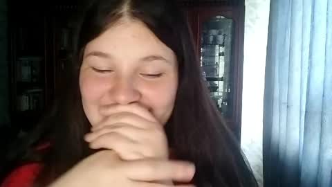 Snapshot of shellydiffley chatting on June 6, 9:25 am Shelly online show from June 6, 9:25 am
