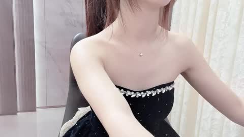 Shelly online show from April 14, 3:18 pm