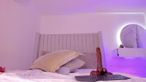 shelynna_azzul online show from January 31, 11:24 pm