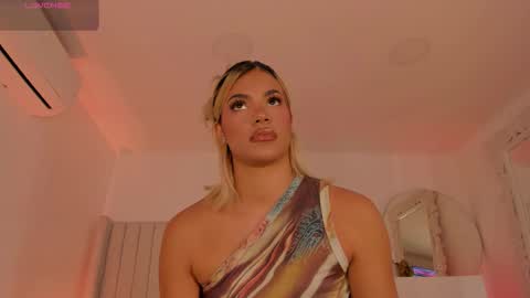 shelynna_azzul online show from March 26, 8:14 pm