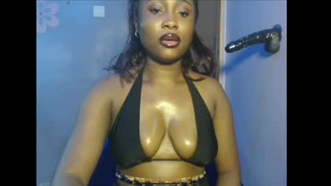 Snapshot of shena_xnomy chatting on July 7, 7:23 am Favour online show from July 7, 7:23 am