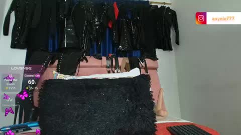 Snapshot of shengyi_blue chatting on May 2, 11:48 am anyela7773 online show from May 2, 11:48 am