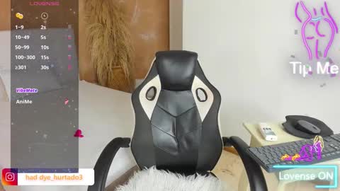 Snapshot of shenielxxx chatting on February 17, 1:40 pm shenielxxx online show from February 17, 1:40 pm