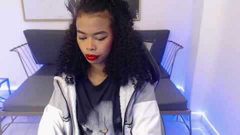 Shenna online show from December 18, 1:34 pm