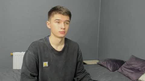 Max online show from November 15, 7:21 pm