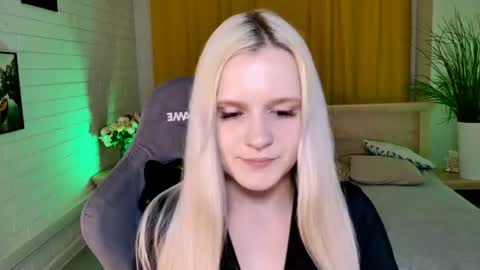 Snapshot of sherributlers chatting on June 29, 10:15 am Sweet Sherri online show from June 29, 10:15 am