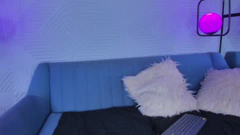 mia online show from January 11, 5:18 pm