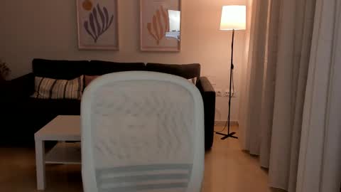 shesleepsnaked online show from December 6, 8:07 pm