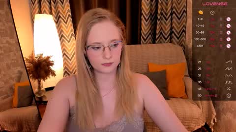Hello guys my name is Aemilia online show from October 6, 8:23 am