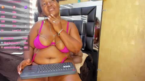 sheyla__ebony online show from April 15, 12:45 pm