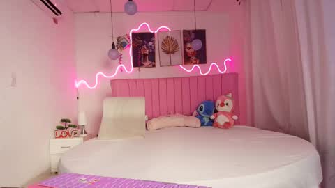 Snapshot of sheyla_vegas chatting on October 23, 4:45 am sheyla_vegas online show from October 23, 4:45 am