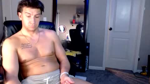 shimmyloe online show from February 1, 1:59 am