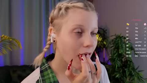 help me reach my first 25 thumbs up online show from November 11, 11:16 pm