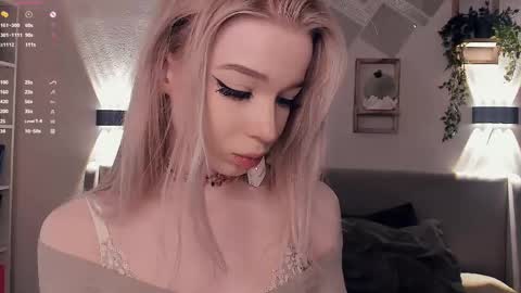 Stella  online show from April 14, 8:20 am