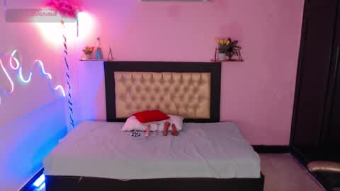Snapshot of shiny_ela_ chatting on March 7, 1:41 pm Ela 3 online show from March 7, 1:41 pm