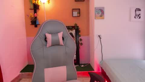Snapshot of shiny_ela_ chatting on May 28, 2:25 pm Ela 3 online show from May 28, 2:25 pm