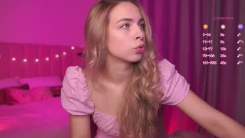 Snapshot of shinybarbie chatting on October 7, 6:10 am Julia online show from October 7, 6:10 am