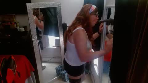 Snapshot of shirleyjo chatting on June 3, 9:09 pm sarah online show from June 3, 9:09 pm