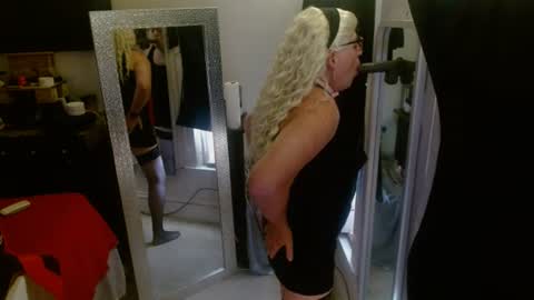 Snapshot of shirleyjo chatting on June 20, 7:16 pm sarah online show from June 20, 7:16 pm