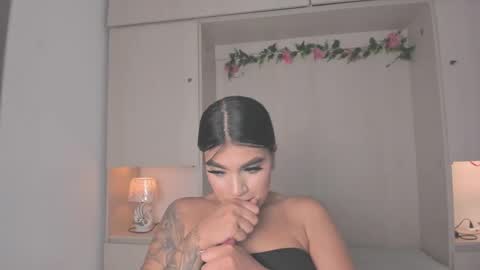 Snapshot of shirleyyjones chatting on December 4, 9:12 pm Shirley online show from December 4, 9:12 pm