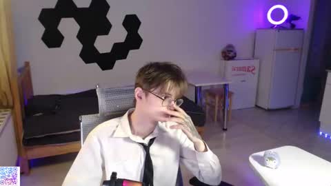 shiromy_ online show from November 21, 10:30 pm