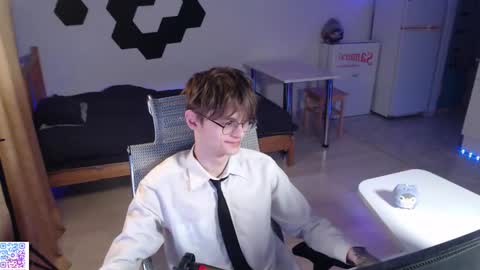 shiromy_ online show from November 24, 6:18 pm