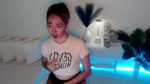 WET AND WILD YHANNA online show from September 19, 11:05 pm