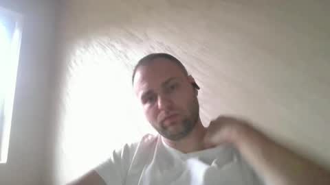 Snapshot of shmele_04 chatting on December 17, 1:39 pm shmele_04 online show from December 17, 1:39 pm